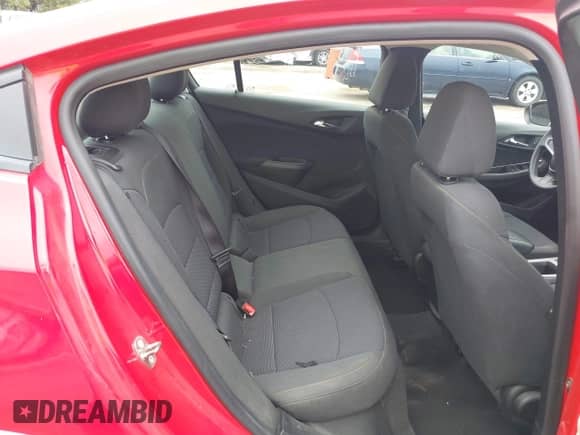 2018 Chevrolet Cruze LS z VIN 1G1BC5SMXJ7100220, wystawiony jako IAAI lot #42800342 z przebiegiem 69 739 mil mil oraz . Historia ofert i sprzedaży dostępna na DreamBid. Obrazek 8.
