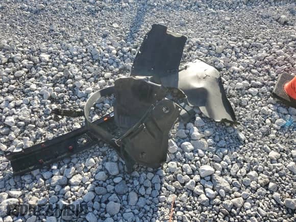 2025 Chevrolet Equinox FWD LT z VIN 3GNAXHEG0SL109057, wystawiony jako Copart lot #81882515 z przebiegiem 20 873 mil mil oraz Szkoda całkowita • Salvage title. Historia ofert i sprzedaży dostępna na DreamBid. Obrazek 13.