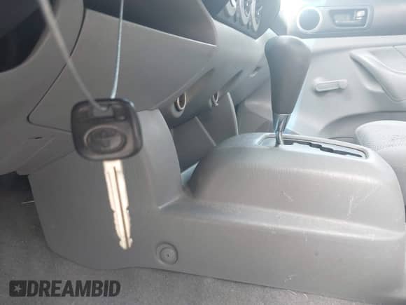 2006 Toyota Tacoma z VIN 5TENX22N56Z273160, wystawiony jako IAAI lot #42772242 z przebiegiem 151 075 mil mil oraz . Historia ofert i sprzedaży dostępna na DreamBid. Obrazek 11.