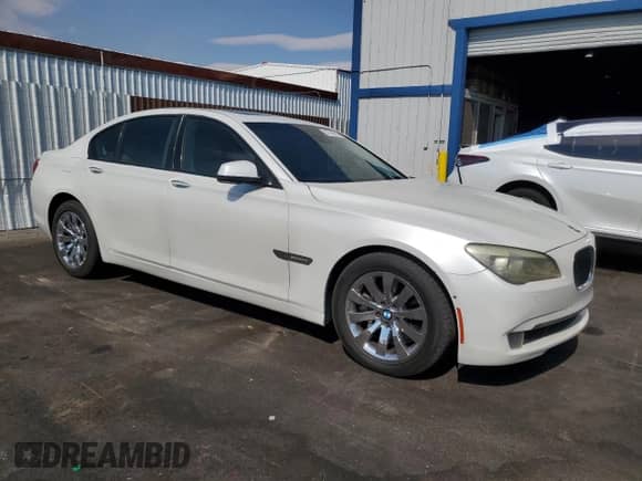 2010 BMW 7 Series 750i z VIN WBAKA8C51ACY36036, wystawiony jako Copart lot #67574805 z przebiegiem 85 113 mil mil oraz Czysty tytuł • Clean title. Historia ofert i sprzedaży dostępna na DreamBid. Obrazek 4.