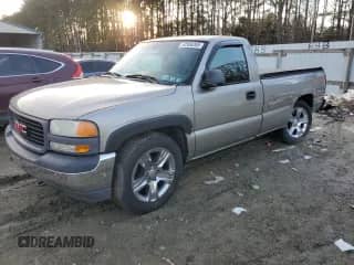 2002 GMC Sierra 1500 z VIN 1GTEC14W22Z240649, wystawiony jako Copart lot #42958365 z przebiegiem 105 857 mil mil oraz Szkoda całkowita • Salvage title. Historia ofert i sprzedaży dostępna na DreamBid. Obrazek 1.