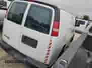 2010 Chevrolet Express Cargo с VIN 1GCUGADX3A1128464, выставлен на аукционе Copart как лот 83907624 с пробегом 318 868 миль миль и Списание • Salvage title. История ставок и продаж доступна на DreamBid. Изображение 3.