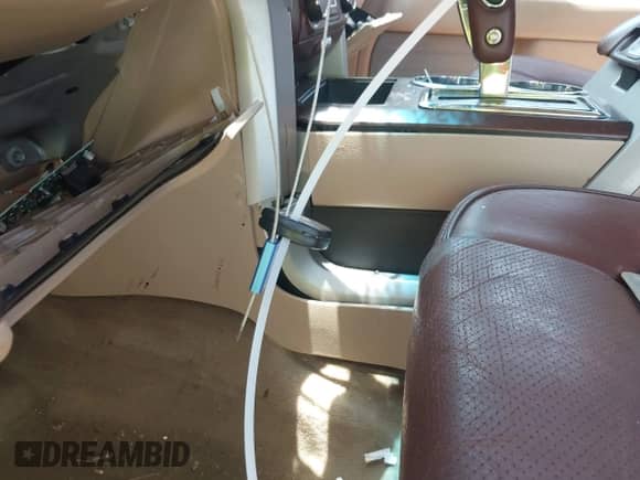 2014 Ford F-150 XL z VIN 1FTFW1ET0EKD73701, wystawiony jako IAAI lot #42316287 z przebiegiem Nie podano mil oraz . Historia ofert i sprzedaży dostępna na DreamBid. Obrazek 11.