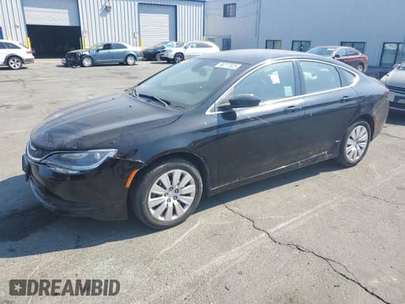 2015 Chrysler 200 LX with VIN 1C3CCCFBXFN732506, listed as a Copart auction lot 68717025 with 118,201 mi miles and Clean title. Bid and sale history available at DreamBid. Image 1.