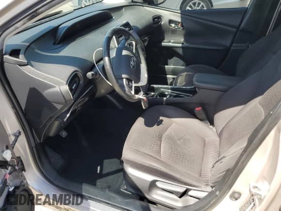 2018 Toyota Prius Plus z VIN JTDKARFP7J3099284, wystawiony jako Copart lot #58186915 z przebiegiem 51 694 mil mil oraz Szkoda całkowita • Salvage title. Historia ofert i sprzedaży dostępna na DreamBid. Obrazek 7.