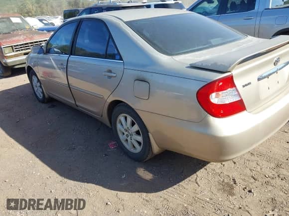 2004 Toyota Camry XLE with VIN 4T1BE32KX4U264265, listed as a IAAI auction lot 43513716 with 300,064 mi miles and . Bid and sale history available at DreamBid. Image 3.