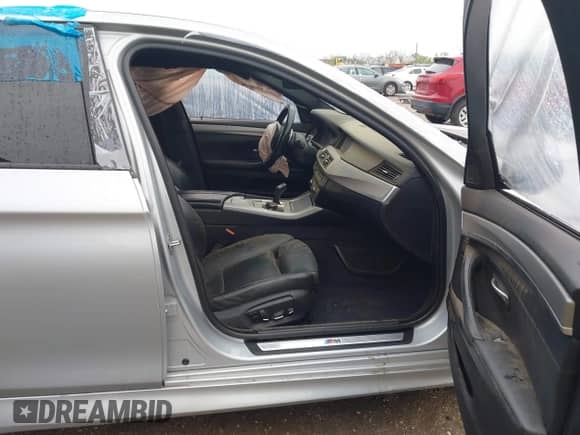 2015 BMW 5 Series 550i с VIN WBAKN9C54FD961043, выставлен на аукционе IAAI как лот 41952631 с пробегом 109 762 миль миль и . История ставок и продаж доступна на DreamBid. Изображение 5.