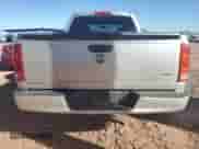 2006 Dodge 1500 SLT z VIN 1D7HA18N16S660928, wystawiony jako Copart lot #82275345 z przebiegiem 156 017 mil mil oraz Czysty tytuł • Clean title. Historia ofert i sprzedaży dostępna na DreamBid. Obrazek 6.