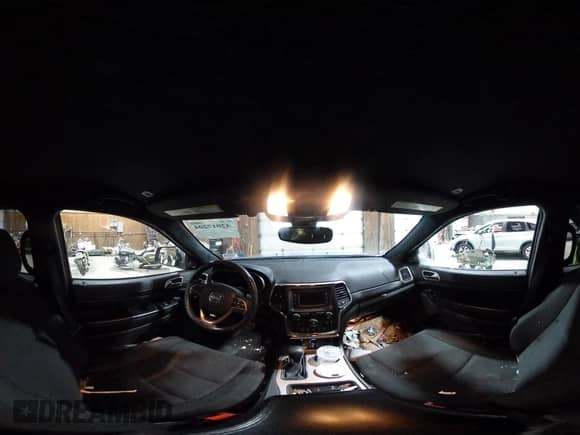 2017 Jeep Grand Cherokee 75th Anniversary z VIN 1C4RJFAGXHC749157, wystawiony jako IAAI lot #42017204 z przebiegiem 119 523 mil mil oraz . Historia ofert i sprzedaży dostępna na DreamBid. Obrazek 18.