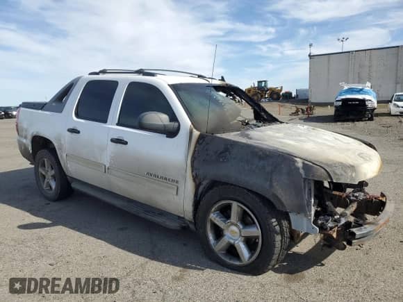 2010 Chevrolet Avalanche LS with VIN 3GNVKEE06AG244746, listed as a Copart auction lot 47807765 with Not provided miles and Salvage title. Bid and sale history available at DreamBid. Image 4.