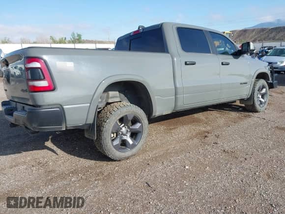 2020 Ram 1500 Big Horn z VIN 1C6SRFMT2LN399028, wystawiony jako IAAI lot #42356698 z przebiegiem 53 849 mil mil oraz . Historia ofert i sprzedaży dostępna na DreamBid. Obrazek 4.