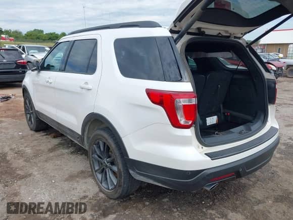 2018 Ford Explorer XLT with VIN 1FM5K7D86JGB55164, listed as a IAAI auction lot 42970202 with 95,462 mi miles and . Bid and sale history available at DreamBid. Image 3.