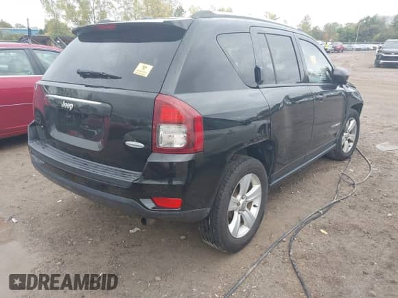 2015 Jeep Compass Latitude with VIN 1C4NJCEB6FD418613, listed as a IAAI auction lot 43309792 with 113,088 mi miles and . Bid and sale history available at DreamBid. Image 4.