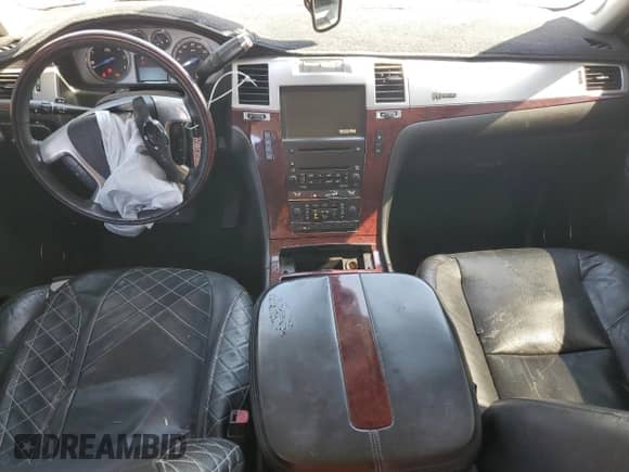 2009 Cadillac Escalade с VIN 1GYFC43549R135582, выставлен на аукционе Copart как лот 54331625 с пробегом 172 183 миль миль и Списание • Salvage title. История ставок и продаж доступна на DreamBid. Изображение 8.