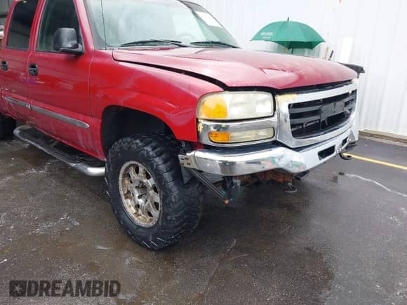 2004 GMC Sierra 1500 SLE z VIN 2GTEK13TX41417048, wystawiony jako IAAI lot #42403447 z przebiegiem 222 760 mil mil oraz . Historia ofert i sprzedaży dostępna na DreamBid. Obrazek 6.