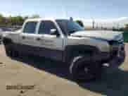 2006 Chevrolet Silverado 1500HD LT2 z VIN 1GCGK13U66F108593, wystawiony jako Copart lot #73030914 z przebiegiem 242 799 mil mil oraz Szkoda całkowita • Salvage title. Historia ofert i sprzedaży dostępna na DreamBid. Obrazek 4.