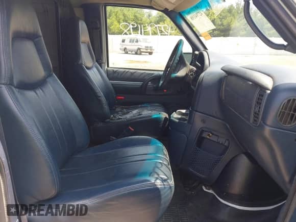 2003 Chevrolet Astro Cargo с VIN 1GCDM19X83B111156, выставлен на аукционе IAAI как лот 42794198 с пробегом Не указан миль и . История ставок и продаж доступна на DreamBid. Изображение 5.