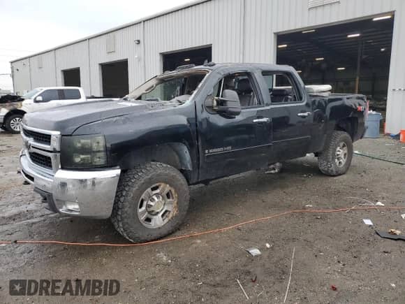 2007 Chevrolet Silverado 2500HD LTZ с VIN 1GCHK23637F512996, выставлен на аукционе Copart как лот 46465715 с пробегом 420 732 миль миль и На запчасти • Non repairable. История ставок и продаж доступна на DreamBid. Изображение 1.