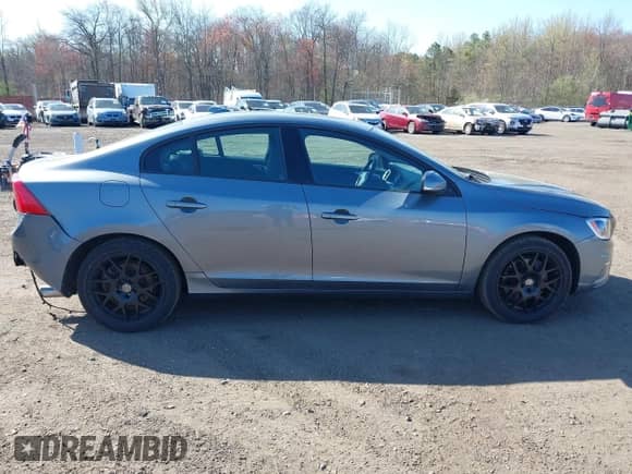 2018 Volvo S60 Dynamic с VIN YV140MTL6J2459953, выставлен на аукционе IAAI как лот 42048650 с пробегом 63 631 миль миль и . История ставок и продаж доступна на DreamBid. Изображение 13.