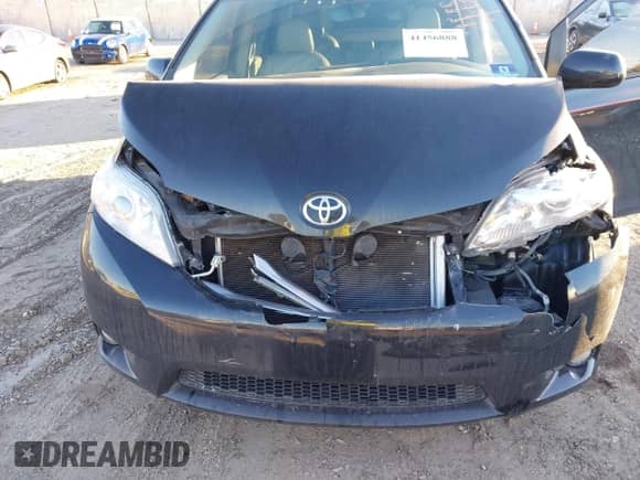 2017 Toyota Sienna XLE Auto Access Seat z VIN 5TDYZ3DC2HS805845, wystawiony jako IAAI lot #41456888 z przebiegiem 138 475 mil mil oraz . Historia ofert i sprzedaży dostępna na DreamBid. Obrazek 6.