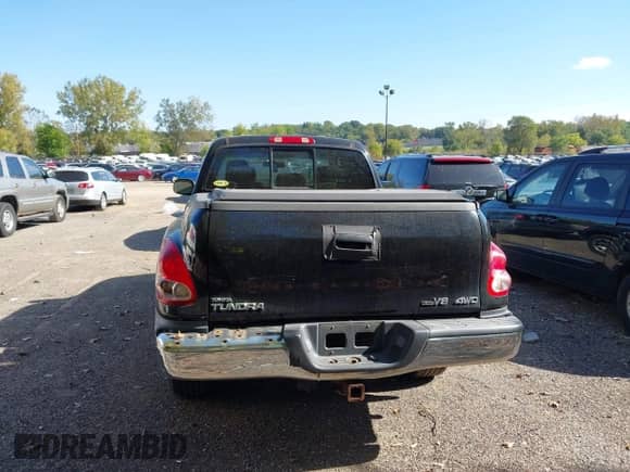2005 Toyota Tundra SR5 с VIN 5TBBT44105S473288, выставлен на аукционе IAAI как лот 43390378 с пробегом 160 406 миль миль и . История ставок и продаж доступна на DreamBid. Изображение 16.