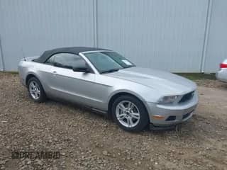 2010 Ford Mustang V6 z VIN 1ZVBP8ENXA5119179, wystawiony jako IAAI lot #42599767 z przebiegiem 220 834 mil mil oraz . Historia ofert i sprzedaży dostępna na DreamBid. Obrazek 1.