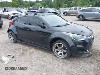 2013 Hyundai Veloster w/Black Int z VIN KMHTC6AD9DU168061, wystawiony jako IAAI lot #42882210 z przebiegiem Nie podano mil oraz . Historia ofert i sprzedaży dostępna na DreamBid. Obrazek 1.