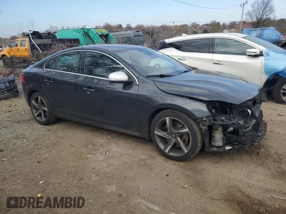 2015 Volvo S60 T6 R-Design Platinum с VIN YV1902TS7F1342056, выставлен на аукционе Copart как лот 79418384 с пробегом 224 403 миль миль и Списание • Salvage title. История ставок и продаж доступна на DreamBid. Изображение 4.
