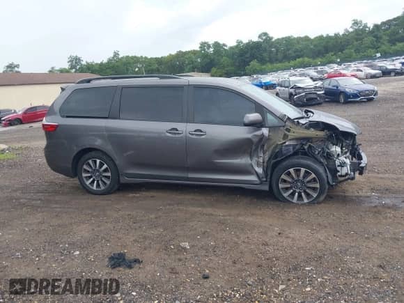 2018 Toyota Sienna LE с VIN 5TDJZ3DC4JS207649, выставлен на аукционе IAAI как лот 42725310 с пробегом 117 544 миль миль и . История ставок и продаж доступна на DreamBid. Изображение 13.