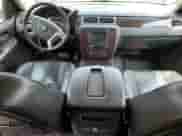 2009 GMC Sierra 1500 z VIN 3GTEK13279G163983, wystawiony jako Copart lot #64400815 z przebiegiem 325 209 mil mil oraz Czysty tytuł • Clean title. Historia ofert i sprzedaży dostępna na DreamBid. Obrazek 8.