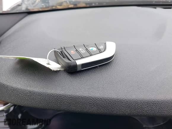 2023 BMW 5 Series 540i xDrive z VIN WBA73BJ09PWY17343, wystawiony jako IAAI lot #40755365 z przebiegiem 10 251 mil mil oraz . Historia ofert i sprzedaży dostępna na DreamBid. Obrazek 11.