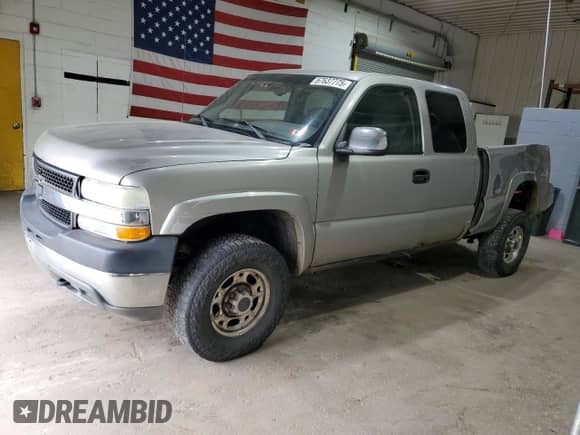 2002 Chevrolet Silverado 2500HD LS с VIN 1GCHK29U32E243595, выставлен на аукционе Copart как лот 67637775 с пробегом 247 090 миль миль и Списание • Salvage title. История ставок и продаж доступна на DreamBid. Изображение 1.