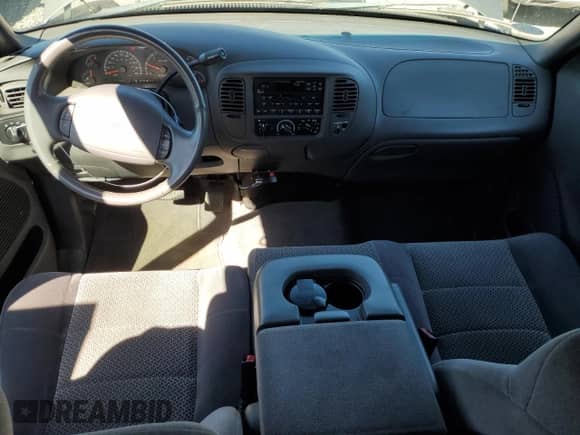 2002 Ford F-150 XL с VIN 1FTRX17W42NB11174, выставлен на аукционе Copart как лот 81516875 с пробегом 81 067 миль миль и Списание • Salvage title. История ставок и продаж доступна на DreamBid. Изображение 8.