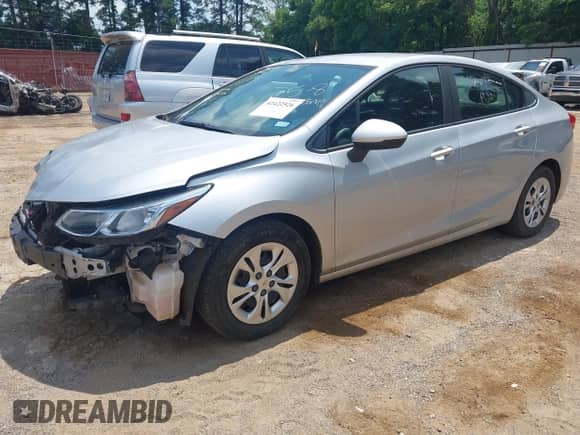 2019 Chevrolet Cruze z VIN 1G1BJ5SM3K7106402, wystawiony jako IAAI lot #42422526 z przebiegiem 104 627 mil mil oraz . Historia ofert i sprzedaży dostępna na DreamBid. Obrazek 18.