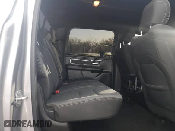 2021 Ram 1500 Big Horn z VIN 1C6SRFMT7MN603839, wystawiony jako Copart lot #47307665 z przebiegiem 94 683 mil mil oraz Szkoda całkowita • Salvage title. Historia ofert i sprzedaży dostępna na DreamBid. Obrazek 10.