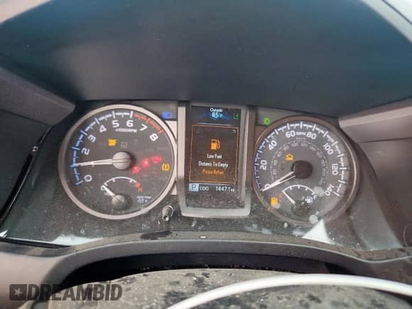 2023 Toyota Tacoma SR z VIN 3TYRZ5CN5PT033640, wystawiony jako Copart lot #69745075 z przebiegiem 14 471 mil mil oraz Szkoda całkowita • Salvage title. Historia ofert i sprzedaży dostępna na DreamBid. Obrazek 9.