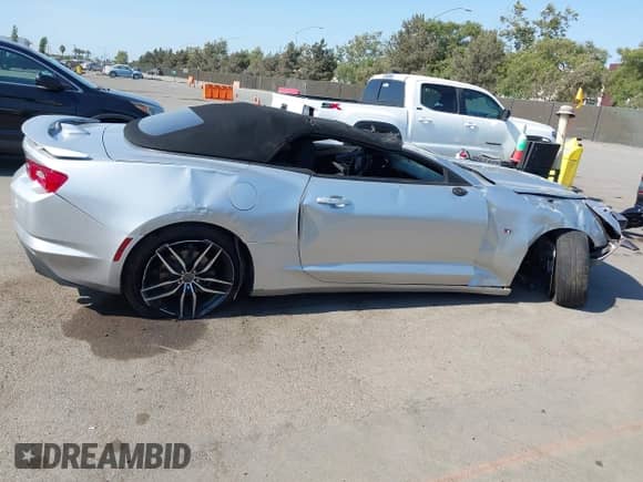 2019 Chevrolet Camaro 1LT z VIN 1G1FB3DS8K0128113, wystawiony jako IAAI lot #42761882 z przebiegiem 89 547 mil mil oraz . Historia ofert i sprzedaży dostępna na DreamBid. Obrazek 14.