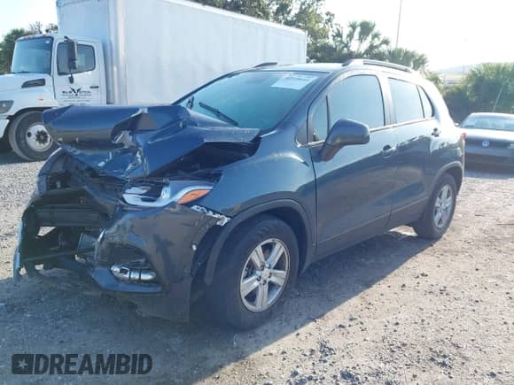 2022 Chevrolet Trax LT z VIN KL7CJLSM5NB530968, wystawiony jako IAAI lot #42148644 z przebiegiem 29 913 mil mil oraz . Historia ofert i sprzedaży dostępna na DreamBid. Obrazek 2.