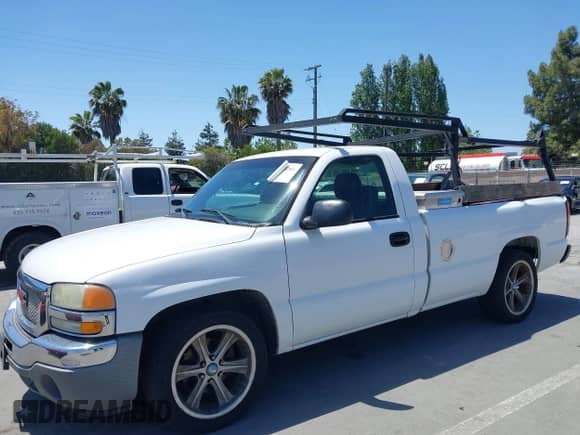 2005 GMC Sierra 1500 Work Truck z VIN 1GTEC14X75Z175455, wystawiony jako IAAI lot #42353284 z przebiegiem 255 724 mil mil oraz . Historia ofert i sprzedaży dostępna na DreamBid. Obrazek 6.