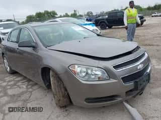 2011 Chevrolet Malibu 1FL z VIN 1G1ZA5EU6BF347483, wystawiony jako IAAI lot #43031984 z przebiegiem 176 013 mil mil oraz . Historia ofert i sprzedaży dostępna na DreamBid. Obrazek 1.