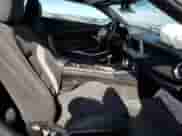 2023 Chevrolet Camaro 1LT z VIN 1G1FB3DS5P0131591, wystawiony jako Copart lot #76425024 z przebiegiem Nie podano mil oraz Szkoda całkowita • Salvage title. Historia ofert i sprzedaży dostępna na DreamBid. Obrazek 10.