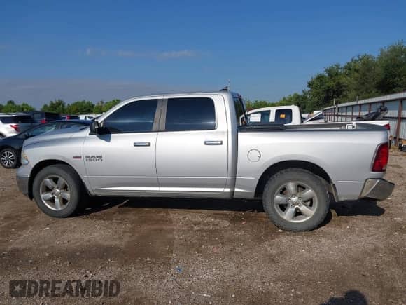 2017 Ram 1500 Big Horn z VIN 1C6RR6LT6HS536299, wystawiony jako IAAI lot #43118124 z przebiegiem 162 031 mil mil oraz . Historia ofert i sprzedaży dostępna na DreamBid. Obrazek 14.