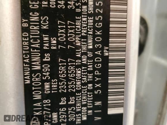 2019 Kia Sorento LX z VIN 5XYPGDA30KG525079, wystawiony jako Copart lot #70929805 z przebiegiem 136 035 mil mil oraz Czysty tytuł • Clean title. Historia ofert i sprzedaży dostępna na DreamBid. Obrazek 13.