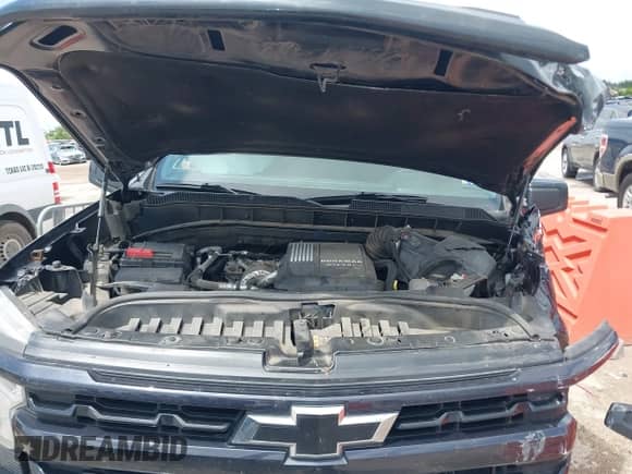 2022 Chevrolet Silverado 1500 RST z VIN 1GCUDEET6NZ610302, wystawiony jako IAAI lot #42176569 z przebiegiem 113 137 mil mil oraz . Historia ofert i sprzedaży dostępna na DreamBid. Obrazek 10.