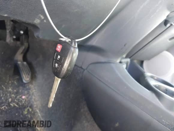 2012 Toyota Prius One z VIN JTDKDTB38C1017620, wystawiony jako IAAI lot #42647343 z przebiegiem 146 011 mil mil oraz . Historia ofert i sprzedaży dostępna na DreamBid. Obrazek 11.