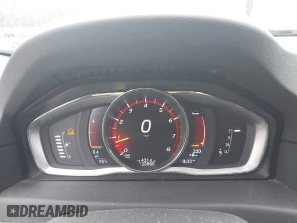 2016 Volvo XC70 T5 Premier z VIN YV4612NK7G1270888, wystawiony jako IAAI lot #43035245 z przebiegiem 123 860 mil mil oraz . Historia ofert i sprzedaży dostępna na DreamBid. Obrazek 7.