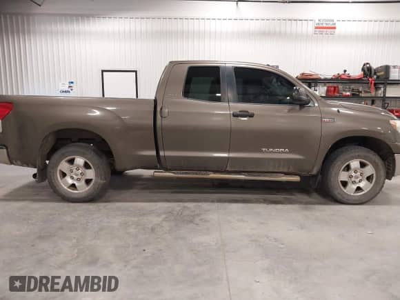 2011 Toyota Tundra с VIN 5TFUY5F16BX171501, выставлен на аукционе IAAI как лот 42282175 с пробегом 281 311 миль миль и . История ставок и продаж доступна на DreamBid. Изображение 13.