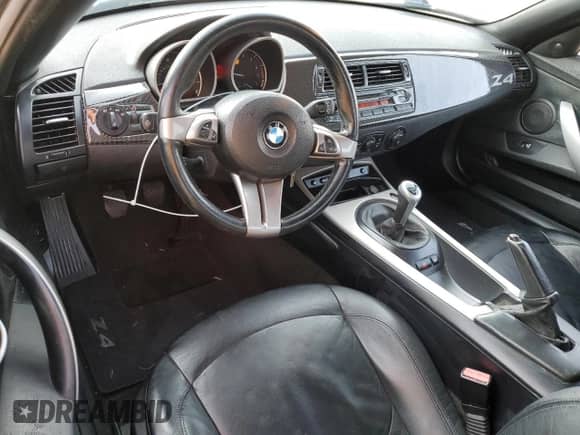 2005 BMW Z4 2.5i z VIN 4USBT33535LR70689, wystawiony jako Copart lot #61991005 z przebiegiem 150 144 mil mil oraz Szkoda całkowita • Salvage title. Historia ofert i sprzedaży dostępna na DreamBid. Obrazek 8.