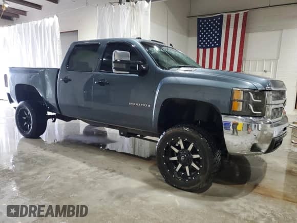 2008 Chevrolet Silverado 2500HD 1LT z VIN 1GCHK23658F212457, wystawiony jako Copart lot #61361745 z przebiegiem 230 765 mil mil oraz Szkoda całkowita • Salvage title. Historia ofert i sprzedaży dostępna na DreamBid. Obrazek 4.