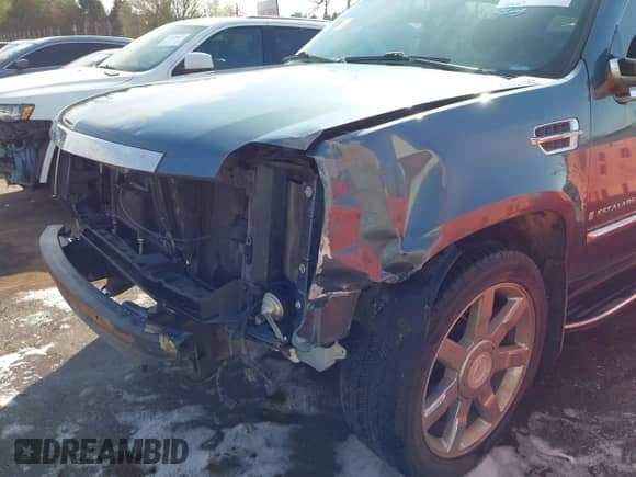 2008 Cadillac Escalade ESV с VIN 1GYFK66898R261388, выставлен на аукционе IAAI как лот 41919178 с пробегом 233 060 миль миль и . История ставок и продаж доступна на DreamBid. Изображение 6.